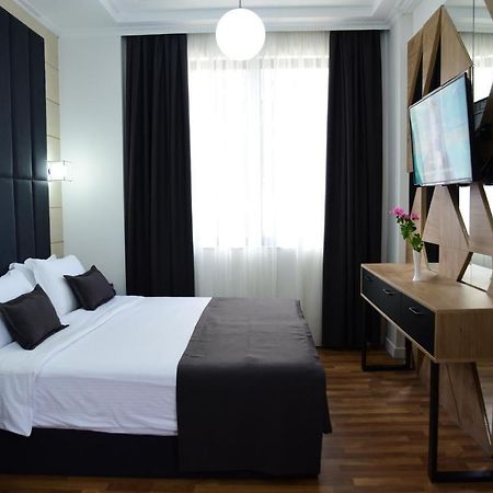 Hotel Comfort ติรานา ภายนอก รูปภาพ