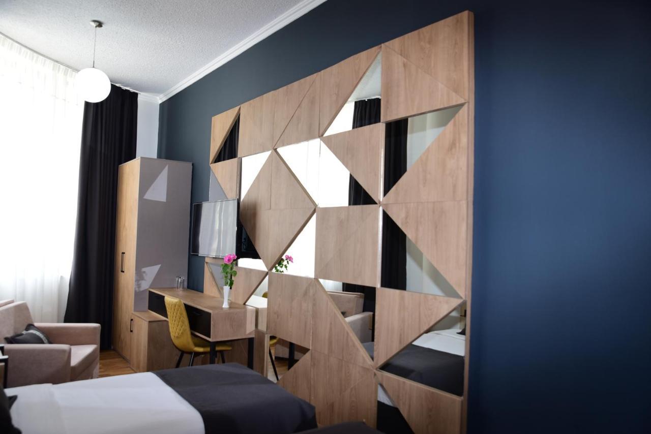 Hotel Comfort ติรานา ภายนอก รูปภาพ