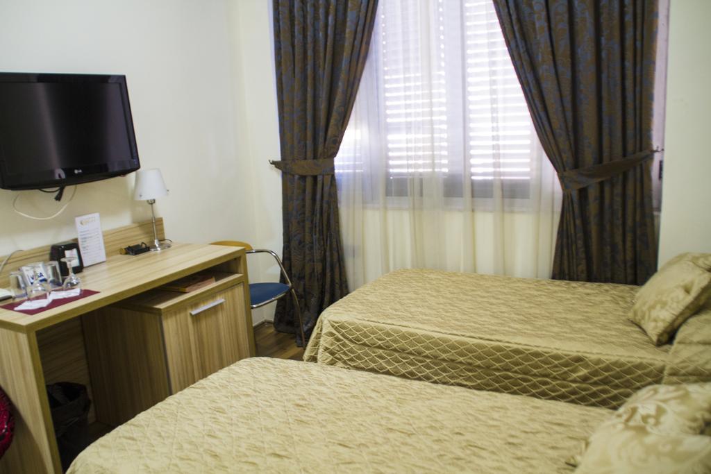 Hotel Comfort ติรานา ภายนอก รูปภาพ