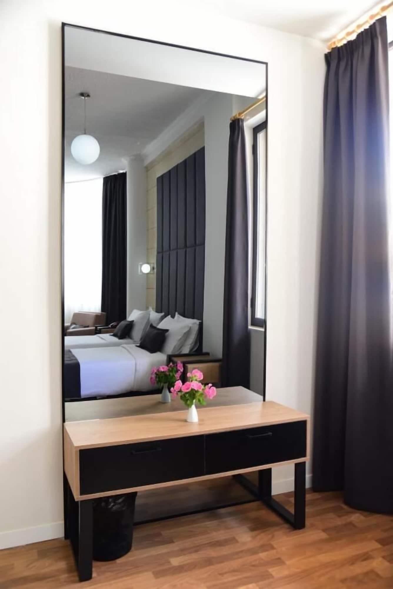 Hotel Comfort ติรานา ภายนอก รูปภาพ