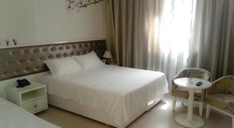 Hotel Comfort ติรานา ภายนอก รูปภาพ